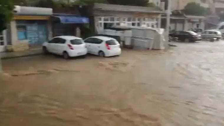 Jak pljusak pogodio Brač, Brela i Makarsku, pogledajte snimku