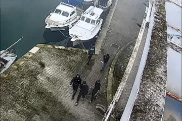 Prepoznajete li ove dečke?! Policija traga za mladićima koji su zapalili bivši casino