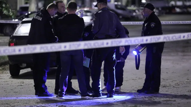 FOTO Detalji pucnjave u Dugavama: Policajci izvan službe ulovili mu&scaron;karca koji je pucao i bacio oružje