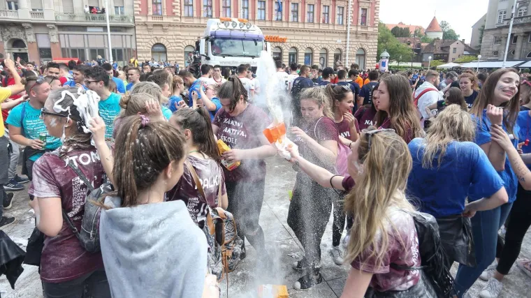 Zagrebačka norijada: Pretjerivalo se u alkoholu! 14 ih zavr&scaron;ilo na hitnoj, a 15 na policiji