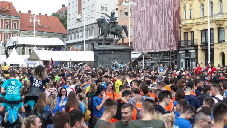 Privedena dvojica maturanata, četvorici pružena liječnička pomoć