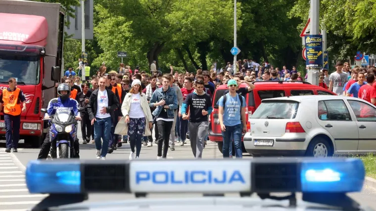 Mislili da ima pi&scaron;tolj, ali nosio je ne&scaron;to drugo &scaron;to je zabranjeno