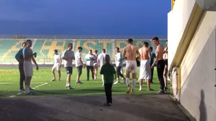 Neki su bili pod tu&scaron;em, a neki polugoli s pivom na terenu; 'Ajme meni nije mi dobro'