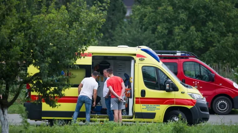 Otac nožem izbo sina pa pobjegao u polje da si probije srce