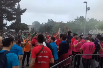 Maturanti urlali ustaški pozdrav, čuju se povici: 'Ajmo, ustaše'