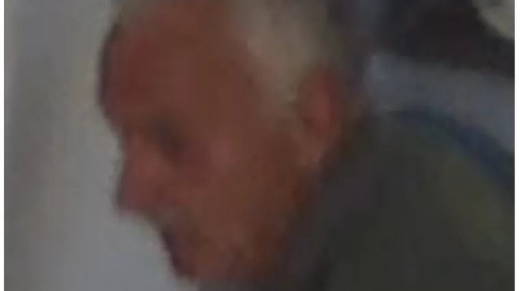 Jeste li ga vidjeli? Policija već godinu dana bezuspje&scaron;no traga za djedicom koji je pokrao bakicu