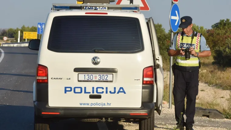 Sletio s ceste i poginuo, policija obavlja očevid