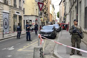 Nakon eksplozije u Lyonu francuska policija traga za bombašem