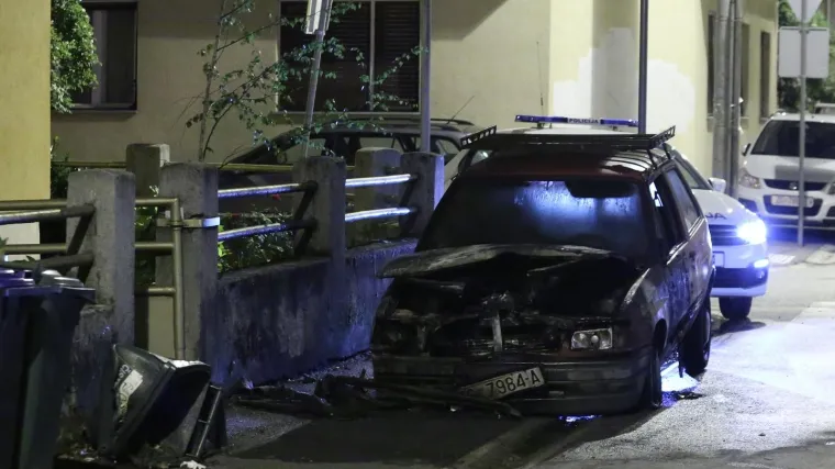 Na zagrebačkoj Trešnjevci izgorio automobil, stanari: 'Prije požara čula se eksplozija'