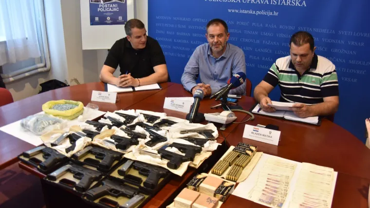 &Scaron;estero uhićenih stari znanci policije: U akciji Batana zaplijenili veće količine droge i oružja