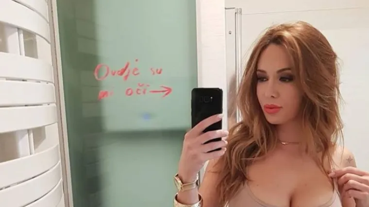 Vidi se svaki madež na njoj, fanovi izvan sebe