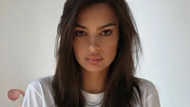 Seksepilna glumica pozirala u oskudnom badiću