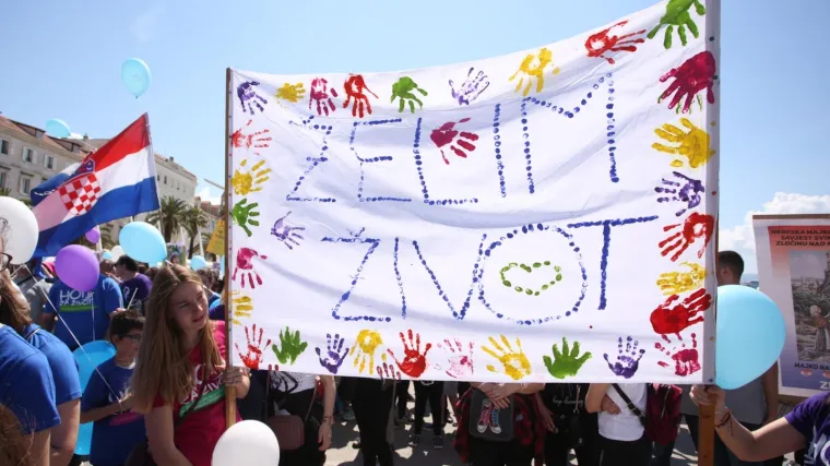 FOTO Tisuće na splitskom 'Hodu za život': 'Ja nisam nakupina stanica!'