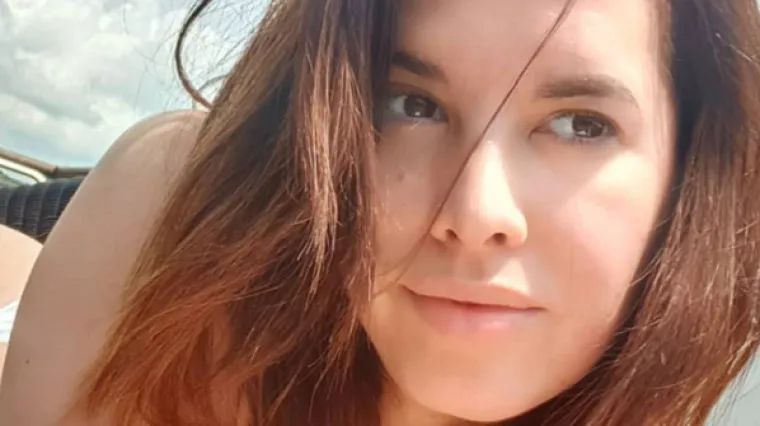 U minijaturnom bikiniju izbacila obline i raspametila pratitelje