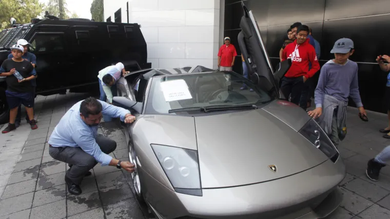 Meksikanci automobile zaplijenjene narkobosovima prodaju na aukciji, prihod ide za gradnju cesta i &scaron;kola