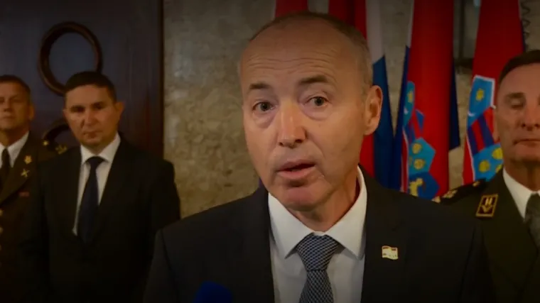 'Postavili ste dobro pitanje, ali ja sam ministar obrane i ne bih želio davati političke izjave'