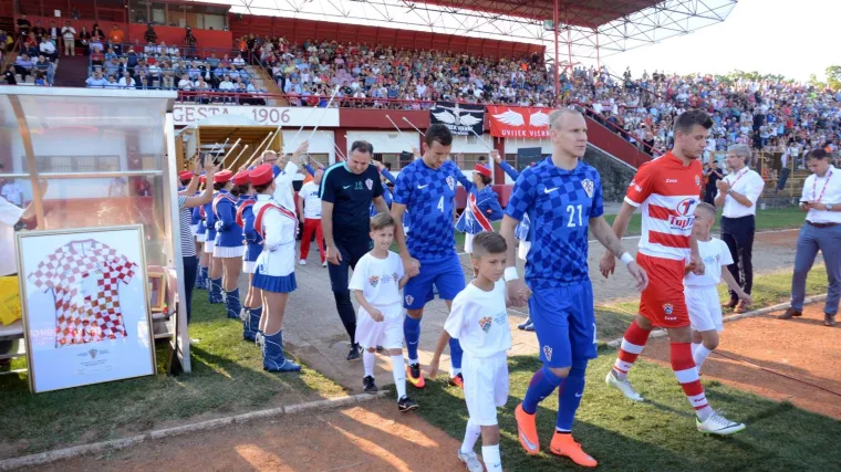 Krenula prodaja ulaznica, Vatrene će dočekati vi&scaron;e od 5000 ljudi