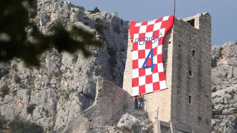 'Ljudi zivkaju po cijele dane, interes je nevjerojatan'; Dalmacija je na nogama zbog dolaska Vatrenih