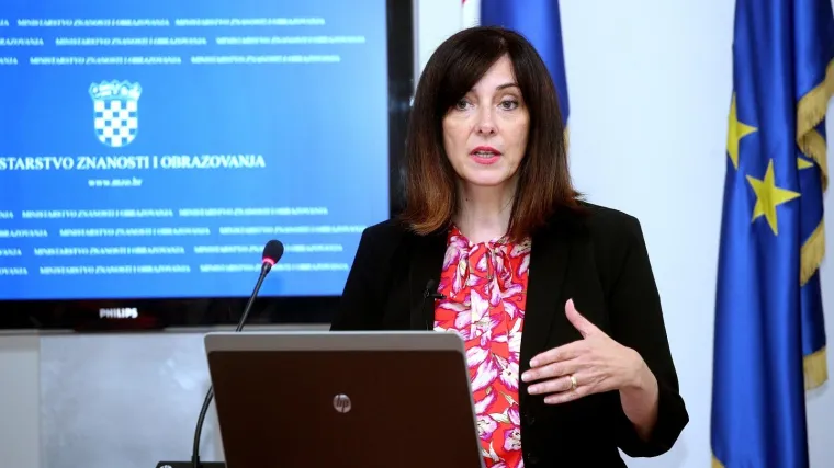 Divjak o visokim naknadama za priručnike: 'Jednako vrednovati rad domaćih i stranih stručnjaka'