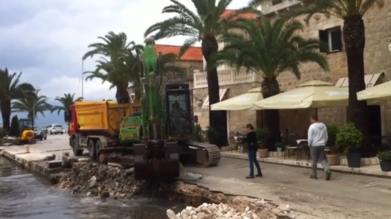 VIDEO Za&scaron;to bager kopa rivu, a sezona je počela? 'Sanacija je bila neodgodiva. Prijetilo je uru&scaron;avanje'