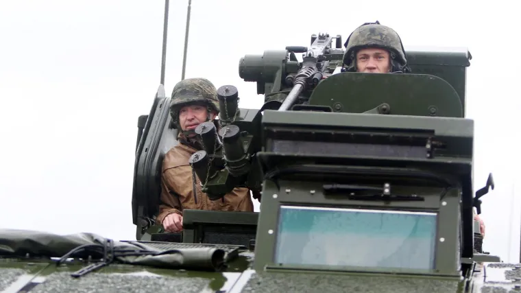 Krstičević na vojnoj vježbi: 'Danas je ki&scaron;a, ali vojska uvijek mora biti spremna'