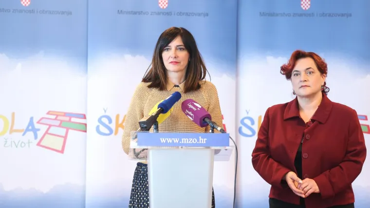 Nastavnici za priručnike dobili milijune, a pomoćnica ministrice Divjak kaže: 'Nisu dobri!'