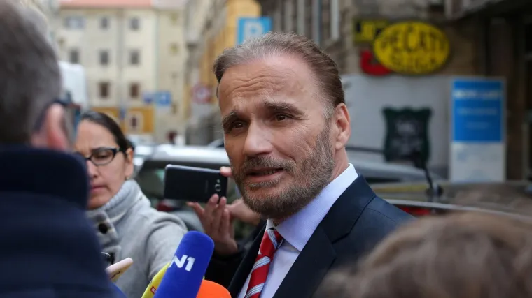 'Nacija može odahnuti: razmislio sam i ne idem u utrku za Pantovčak. Bar za sada'