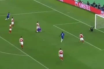 Ovako je sjajni Giroud bacio 'svoje' Topnike u očaj