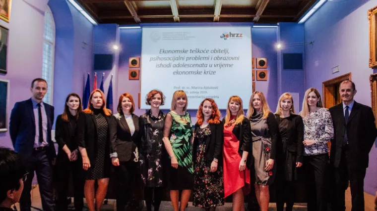 Ekonomske te&scaron;koće obitelji, psihosocijalni problemi i obrazovni ishodi adolescenata u vrijeme ekonomske krize