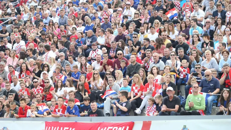 Ivan Peri&scaron;ić otvorio 'golijadu', Hrvatska - Omi&scaron; 5-0