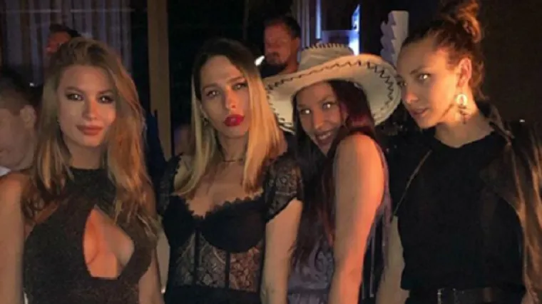 Srpske odbojka&scaron;ice plijenile poglede u čipkastim haljinicama i dubokim dekolteima