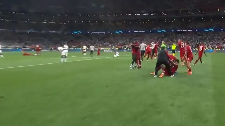 Ovako je izgledao trenutak kad je sudac svirao kraj utakmice