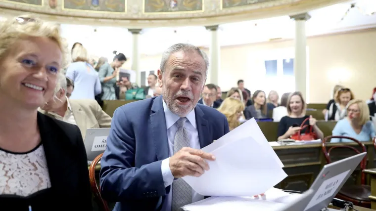 Obračun Bandića i SDP-ovaca zbog Hipodroma: 'Očito vi&scaron;e volite konje nego ja, koji radim kao konj'