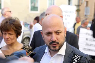 Prozvao ga zbog Hipodroma, pogodovanja građevinskim tvrtkama, zaduženja...