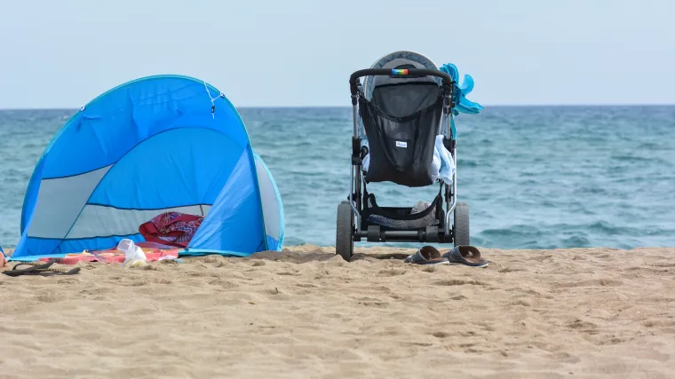 Pedijatri upozoravaju: nikada ne pokrivajte kolica dekicom, opasno je za bebu