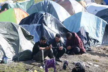 VIDEO Sukobili se migranti u Velikoj Kladuši: Napali policajce koji su ih pokušali razdvojiti, 20 uhićenih