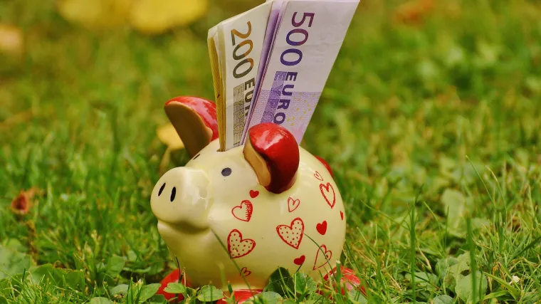 Istražili smo za&scaron;to mladi sve manje &scaron;tede: Boje se budućnosti, ne žele se vezati za materijalne stvari...