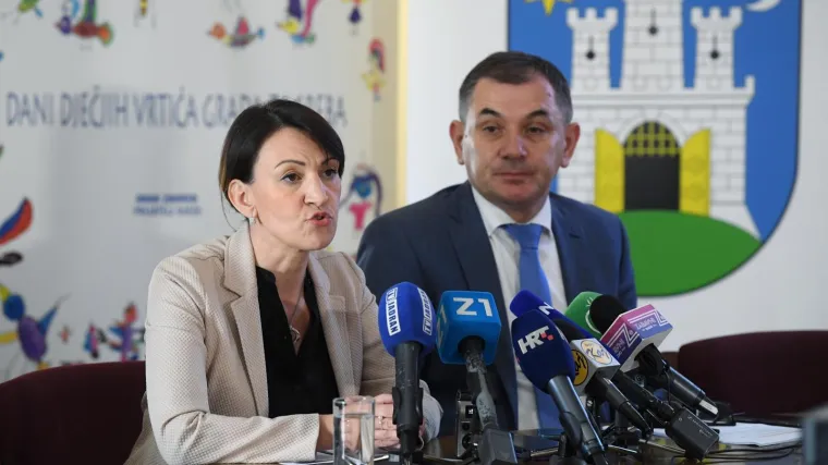 Bandićevi suradnici kažu da je Grad uložio u &scaron;kole 942 milijuna kuna; HNS uzvraća da je iznos za obrazovanje smanjen