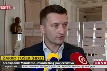 Bunjac prerezao iskaznicu: 'Izlazim iz Živog zida, nisam više mogao davati podršku hrvatskoj Eleni Čaušesku'