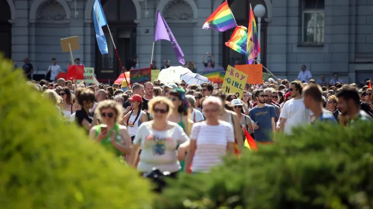 'Ovo je sramota. Zatvaram sve račune kod vas'