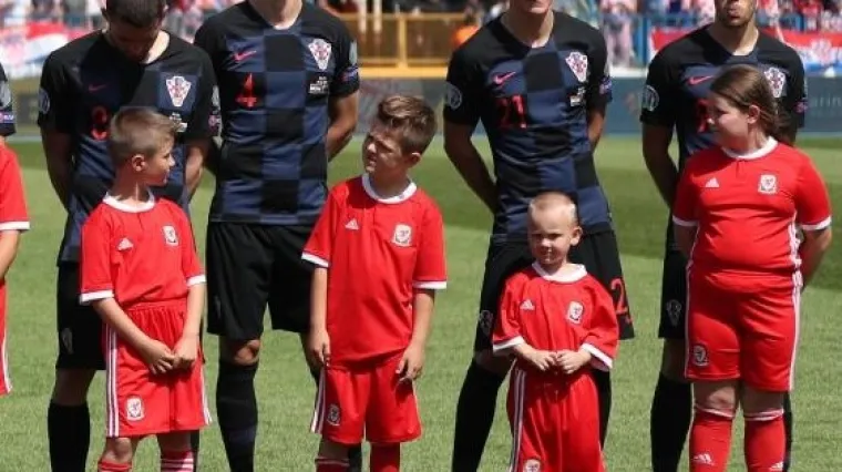 Dres mu je pet brojeva prevelik, ali i dalje je glavna zvijezda