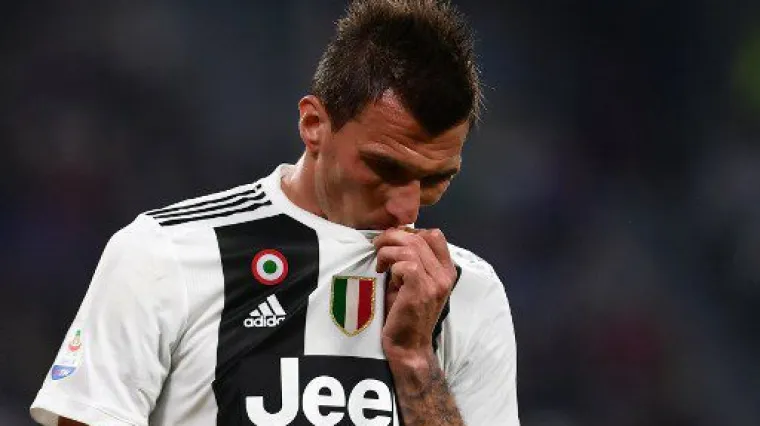 Stara dama skuplja novac za Francuza