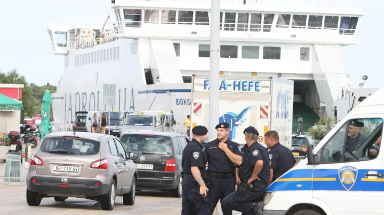 Mladić koji je napao vatrogasca dok je branio Srbe ne negira djelo, bio je pijan