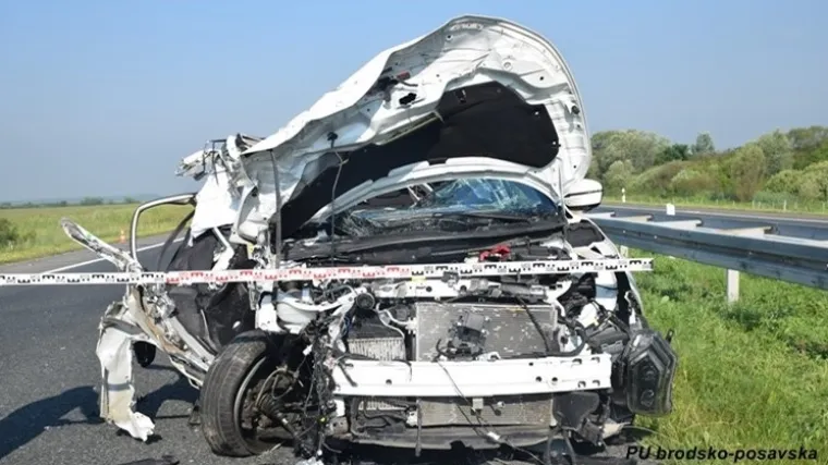 Horor na A3: Sudarili se u teretno vozilo, suvozač izletio kroz staklo i preminuo, troje te&scaron;ko ozlijeđeno