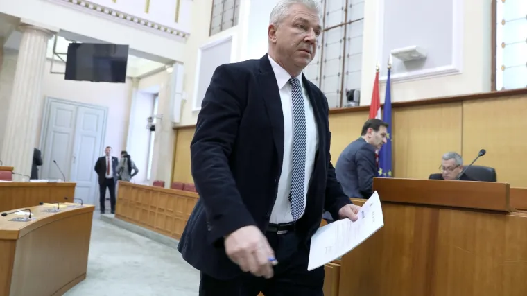 Ostojić opleo po premijeru: 'Njegova osuda događaja na Braču jednaka je  kvaliteti dvoslojnog WC papira'