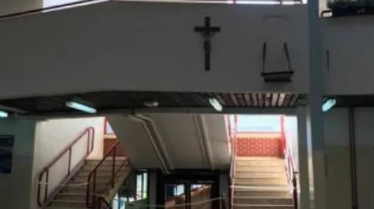 Europskoj civilnoj inicijativi zasmetalo raspelo u zagrebačkoj &scaron;koli: 'Ovo je diskriminacija'