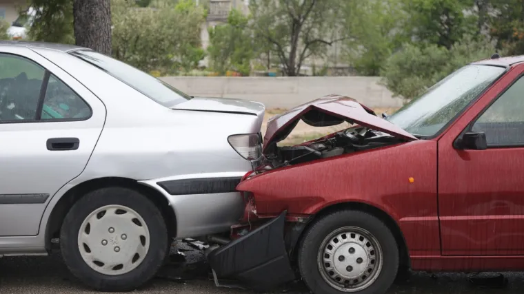 Sudar dva automobila: dvije osobe teže su ozlijeđene