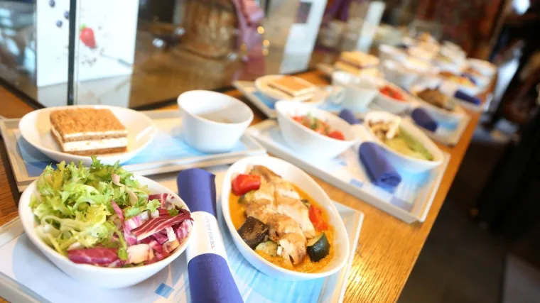 Na letovima Croatia Airlinesa sada možete pojesti puricu s mlincima ili domaće &scaron;trukle