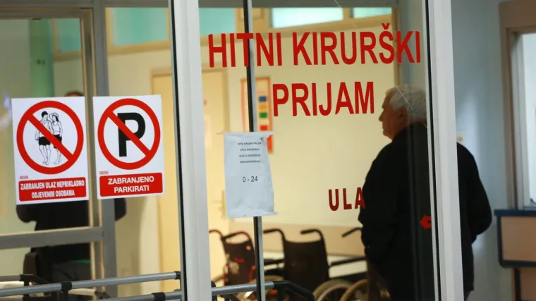 Letvom nasrnuo na ljude, trudnici slomio ruku. Sve se odigralo u prisutnosti dvoje male djece