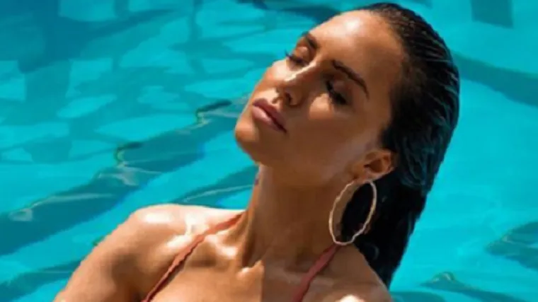 Pozirala u vrućem bikiniju i pohvalila se besprijekornom linijom